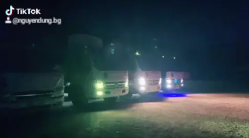 Xe Chở Hàng Từ Thiện của những tấm lòng của bà con Bắc Giang Gửi lên Bà con Mèo Vạc_ Hà Giang mong có mùa đông ấm áp tràn đầy yêu thương....lest Go..