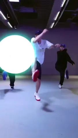 #dances #effect #neon #choreo #dancechoreography #animation #hitcom #tiktokdance