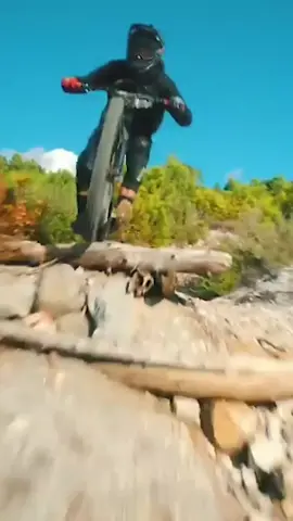 What’s more impressive, the riding or the piloting🤯 (📸IG:@cstfpv 🚵@jonnylivorti) #extreme #mtb #drone #extremesport #fyp #foryou #xyzcba #wow #bike