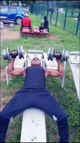 #chestworkout #outdoor #outdoorworkout #gezondenfit #surinamebeweeg #gezondenfitsuriname