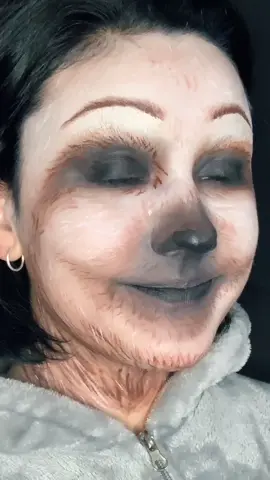 Hoy ha tocado el emoji del perezoso 🦥 que os parece? Es súper cute a qué si 🥺 #makeup #fyp #emojimakeup