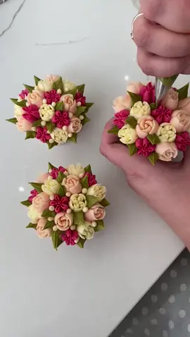 Learn how to pipe the perfect buttercream flower with my easy to follow video online tutorials which are on SALE now at  www.kerrysbouqcakes.co.uk