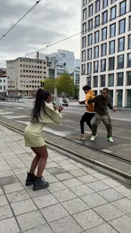 You're not going to believe what just happened ! 🤯 Which country are you from ? @curlito_billy @carlcashknight #superman #belgium #cattleyasita
