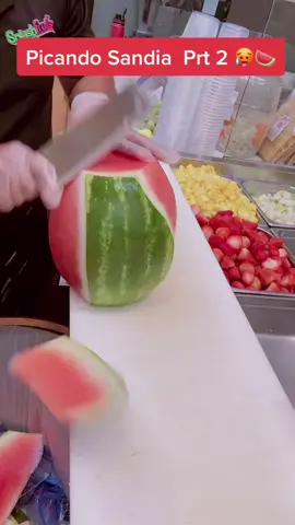 Para los que querían otro video 🍉😛,está sandia esta mas grande que la otra 😅 #sandia #fruta #frutapicada #antojitos #antojitos #latinos #fyp #viral
