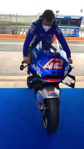 The GSX-RR roar is a sound we miss on Sundays! 🔊 @motogp #SUZUKing
