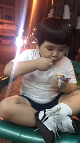 Ăn uống mà khó chịu qá