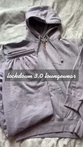 Please lmk what types of vids u want to see! I will be back posting everyday after my exams are done💜 #boohoo #boohoohaul #loungewear #tracksuit #fyp
