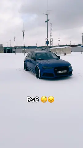 Ale to auto wyglada na śniegu 😍 Jaki jest Twój Dream Car? 😃 #audi #rs6 #snow #sportcar