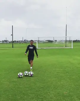 The curl on that ☄️ @haruki_0916  #footballskills #training #Soccer #football