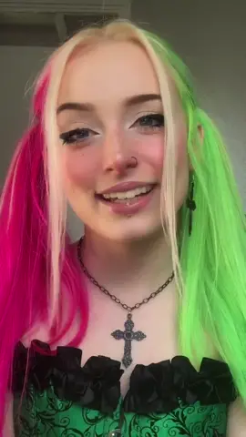 I miss this hair OMG CAN SOMEONE PLEASE GIVE ME IDEAS ON WHAT TO DO MY HAIR LIKE NEXT