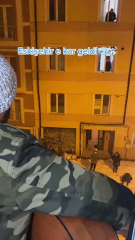 Karın yağışını balkon konseriyle kutladık Eskişehir de. Komşular mutlu biz mutlu harika gün. 😃☃️❄️ #karyağdı #eskişehir