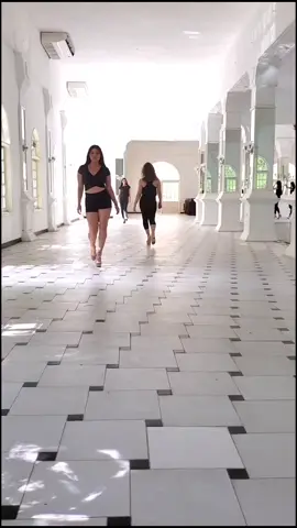 Runway Walk Practice #pasarela #catwalk #catwalkchallenge #modelingschool #rampwalk #Runway #modelingagency #fyp #foryoupage