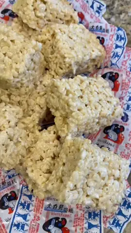 Childhood candy + Rice Krispies = #EasyRecipes #Recipe #foodblogger #tiktokfoodie #Foodie #homemade #wee #ricekrispies #whiterabbitcandy