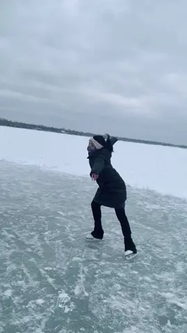 got to live one of my dreams today 😍 #bucketlist #skating #IceSkating #figureskating #yurionice #frozenlake #joblife