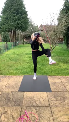 Some freestyle 😊 #jumprope #skipping #freestyle #tricks #skills #skippingrope