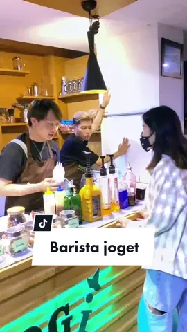 Jgn sampai pelanggan mengganggu jam tiktokan kita ya @septianmariobross ..!! Camkan..!! 🤣 #fyp #fypシ #ambyarpeople #jagoUTBK #LompatSetinggiBintang