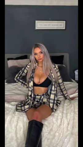 Sound sync 10 vids and 8 pics 🤷🏼‍♀️