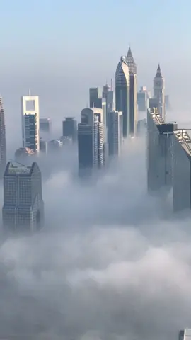 #dubai #fog #sky #burjkhalifa #cloud #rooftop #sun #building #city #downtown #citycenter #financialcenter #skyline #highlevelattitude #viewgoal
