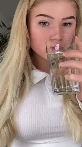 How many sips did you take?🤣🤷🏼‍♀️ #gymgirl #gymquestions #takeasip #challange #foryou
