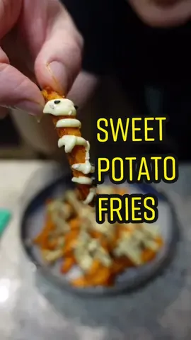 One of the easiest ways to make sweet potatoes #sweetpotatofries #LearnOnTikTok #alwayslearning