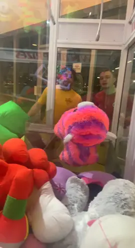 I can't believe I witnessed this 🤣 #luck #clawmachine #fyp #hyp