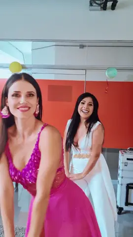 Un baile después del programa y antes de irnos a casa 😃 @tulaperu #dance #equipo #work #baile #team