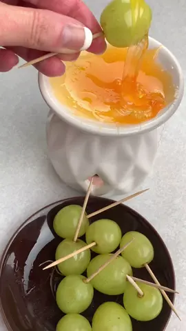 Making Jolly Rancher candied grapes on a wax melt burner #fyp #foryou #foryourpage #foryoupage #cooking  #candy #tik_tok #mom #MomsofTikTok