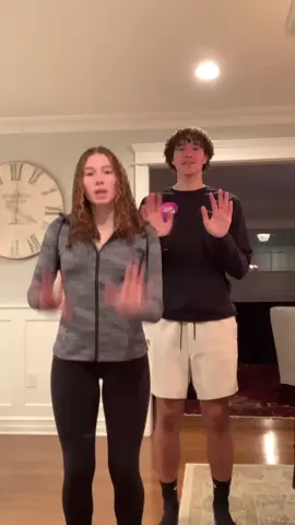 💥💥 @evangomillion3 (dc: us!!) #foryou #Siblings #dance