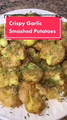 Let’s get smashed! These Crispy Garlic Smashed Potatoes are so delicious and addictive! #foodtiktok #potato #crispy #garlic #Foodie #sidedish
