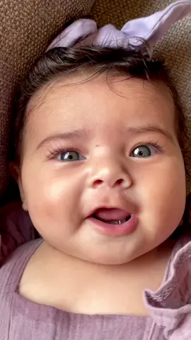 3 months babygirl  trying to talk🤣🤣🤣#babygirl #explore #foryou #fyp #cutebaby #dimples #minitiktokker #tiktok #umah
