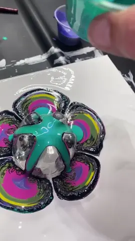 OMG you need to see the ending on this one! #GetReadyWithOldSpice #ThisorThatSBLV #80s #pourart #stepbystep #creatorsalley #fypdoesntwork