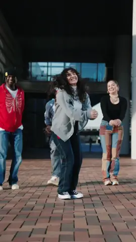 HAPPY SQUAD ENERGY 😍😍 @semaalr  #wefoundlovechoreo #orokanaworld #trend #dance #dancing #fy #fyp #happy #smile #friends #voorjouwpage