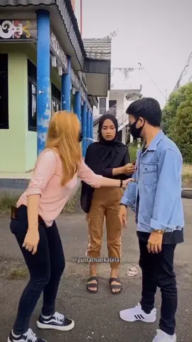 konten aku bagus nya sama @diniks_03 atau @sbhdee_ ? #fyp