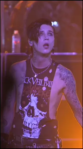 his smile 💔 #andybiersack #andyblack #rock #fyp #mancrush #рек #rockstar #blackveilbrides #concert #andybiersackbvb