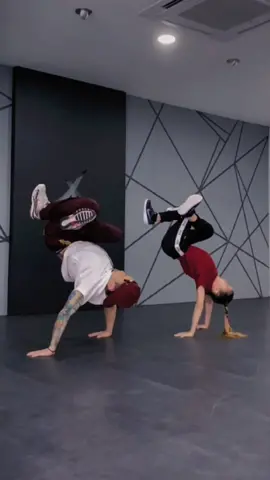 4 steps to do a Freeze #breakdance #bboy #tutorial #tiktokguru #LearnOnTikTok #dance #legosam