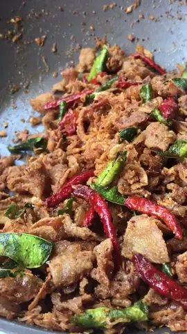น้ำพริกหนังไก่ทอด Ep2 จร้า กระเทียมบด, หอมแดงซอย ,ใบมะกรูด,พริกขี้หนูจินดาแห้ง , พริกป่น 2 ช้อนโต๊ะ, ผงปรุงรสไก่ 2 ช้อนช้า , น้ำตาลทราย 2 ช้อนโต๊ะ