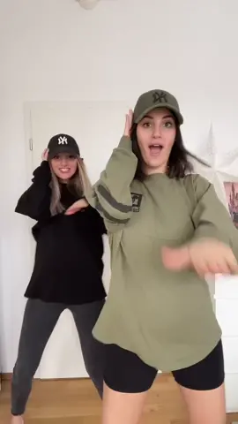 Stell uns eine Frage! #preggodance#pregnantdance#dance challenge#newtiktoktrend#newtrend#newtrend2021#dancetrend#fundance#afrodance#afrodancechallenge