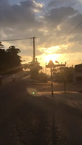 #Dalat  #xusnidd1n  #xuhuong2020  Nay hoàng hôn Đà Lạt đẹp quá! Vậy mà tôi vácn một mình nơi đây.....