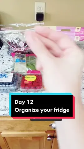 Having your fridge organized & food prepared to eat saves you time & money so that it doesn’t go to waste 👍🏼 #fridge #organize #fyp #momlife