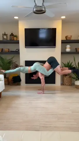 Tried it again! 💪🏼 #coupleschallenge #couples #couplestiktok #couplesyoga
