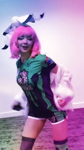 The moth on my head be like “WHYWEGOINGSOFCKINGFAST” - 🌸#klaracosplay #pokemonswordandshield #poisonpokemon