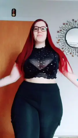 Dc : @sambobamboo 🙌🏻 J'ai essayer sa danse 🎶 #fyp #foryou #foryou #pourtoi #xyzbca #girl #curve #trend #motivexpromiscuous #redhair #quebec