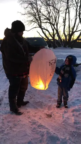 #Suicideleavesunaswerredquestions #HeslettinghisDaddycatchthislantern      His son is without a Daddy now. 😢         It’s 5 years since you left us.