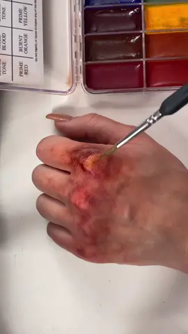 [SFX MAKEUP] • bruised knuckles • #sfx #sfxmakeup #sfxmakeuptutorial #fyp #sfxmakeupremoval #loveyourinsecurities #up