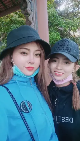 #GiaiDieuDJ 2 chị e đi chùa hang 😘