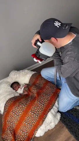Bob hard at work during a #newbornphotography session! Welcome to the world beautiful Congo-Kinshasa Queen! #congolaise🇨🇩 #photography #newborn