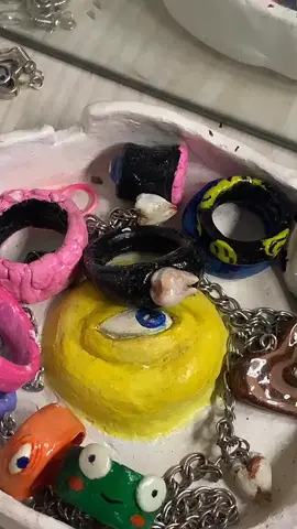 Опять она что то слепила