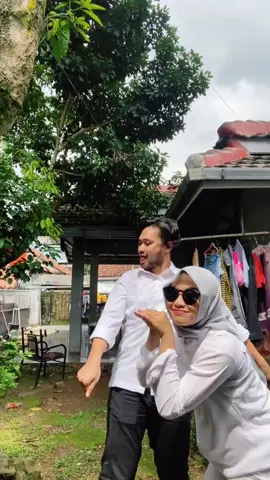 Ganggu orang joget aja si. #fyp #fypシ #foryou #MulaiDari100 #foryoupage #joget #couple