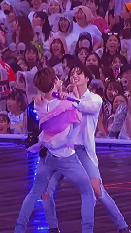 Một trong những khoảnh khắc mình thích nhất của OTP✨🥺 Họ như đang chìm đắm vào tình yêu của nhau💘 #kookmin #jungkook #jimin