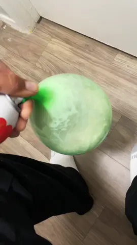 Balloon prank😅😂#funnytiktokvideos #dang #oshit #prankwars #hilarious #tofunny #unexpected #balloonprank #positivevibes #wow #omg #noway ￼